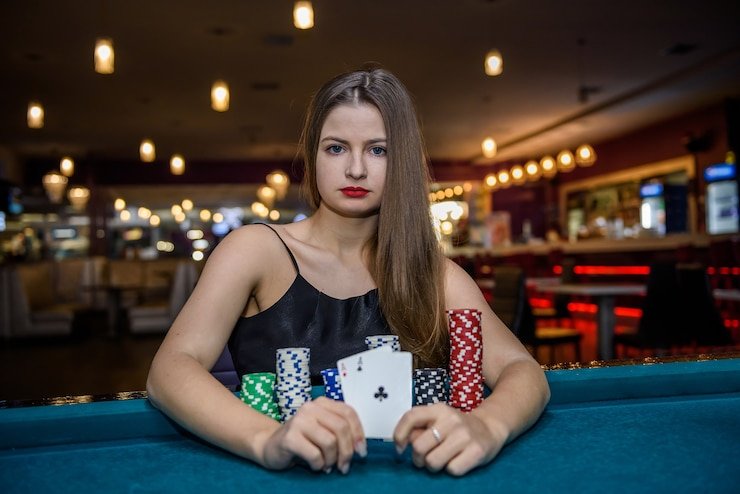 Suasana live casino interaktif dengan dealer sungguhan di platform hyperslot