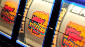 Meja Live Casino hyperslot dengan dealer profesional siaran langsung